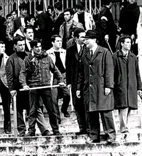 Il fascista Almirante e i suoi squadristi liberi di agire nella Repubblica nata dall'antifascismo